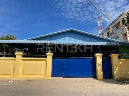 ឃ្លាំងអាជីវកម្មនៅទួលពង្រ Warehouse in Phnom Penh Capital