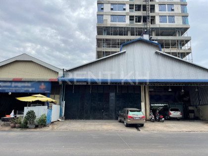 ឃ្លាំងនៅសែនសុខ Warehouse in Phnom Penh Capital