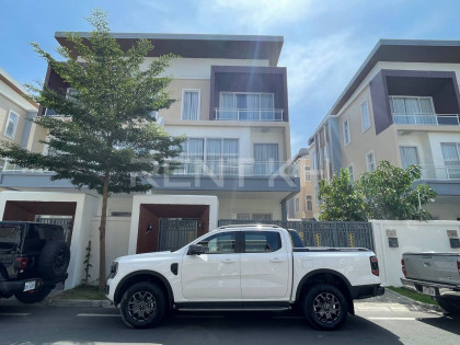 វីឡាភ្លោះសម្រាប់ជួលនៅបុរី អ័រគីដេ Villa in Phnom Penh Capital