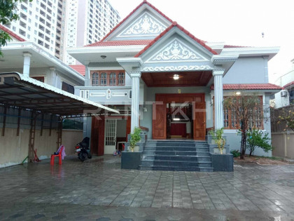 វីឡាជួលនៅជ្រោយចង្វារ Villa in Phnom Penh Capital