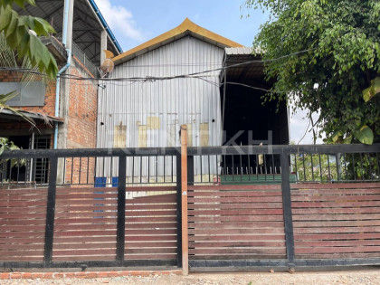 ឃ្លាំងជួលនៅក្រាំងធ្នង់ Warehouse in Phnom Penh Capital