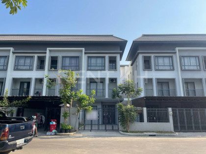 Link House for Rent at Borey Chip Mong Land, Park Land 598 Villa in Phnom Penh Capital