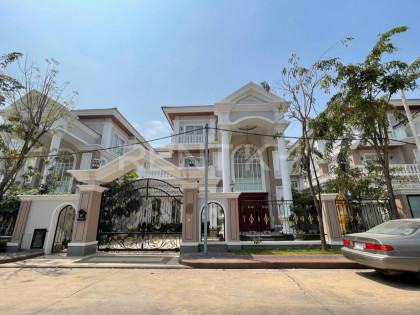 វីឡាជួលនៅបុរីប៉េង ហួត Villa in Phnom Penh Capital