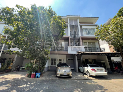 Villa LC2 At Borey Peng Houth The Star Jumeirah Villa in Phnom Penh Capital