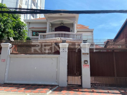 ផ្ទះវីឡាទោលនៅទួលទំពូង Villa in Phnom Penh Capital