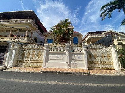 ផ្ទះវីឡាទោលនៅទួលទំពូង Villa in Phnom Penh Capital