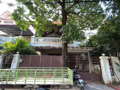 Villa for Rent at Borey New World Samroung Andet Villa in Phnom Penh Capital