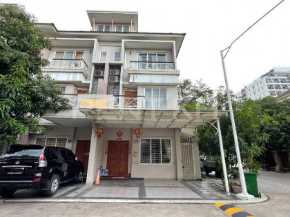 LA  for Rent in Borey Peng Houth The Star Light Villa in Phnom Penh Capital