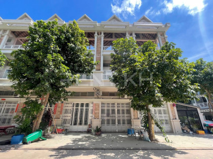 Link House for Rent at Borey​ Phnom Penh Palace, Russey Keo Flat in Phnom Penh Capital