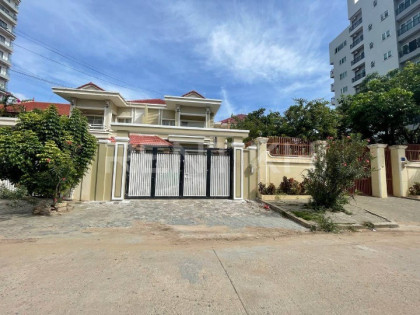 ផ្ទះវីឡានៅចំការមន Villa in Phnom Penh Capital