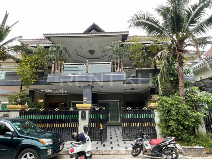 ផ្ទះវីឡាសំរាប៉ជួលនៅបុរី៩៩៩បឹងទំពុន Villa in Phnom Penh Capital