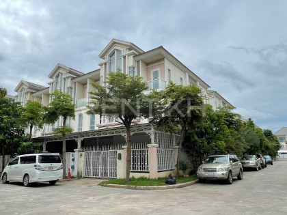 Corner Link House for Rent at Borey Chip Mong Land Sen Sok Villa in Phnom Penh Capital