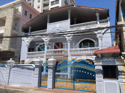 ផ្ទះវីឡាទោលនៅចំការមន Villa in Phnom Penh Capital