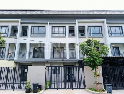 Link House for Rent at Borey Chip Mong Land 598 Villa in Phnom Penh Capital