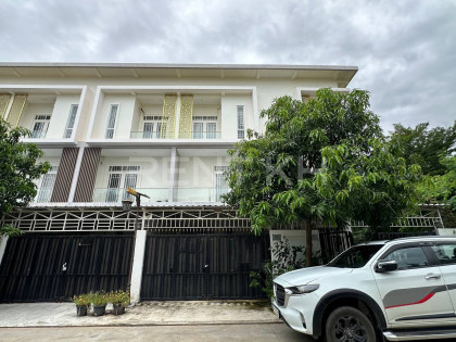 Flat House for Rent at Borey the Flora Chroy Changvar Villa in Phnom Penh Capital