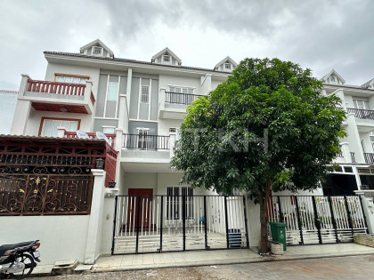 Link House for Rent at Borey Phnom Penh Tmey, Russey Keo Villa in Phnom Penh Capital