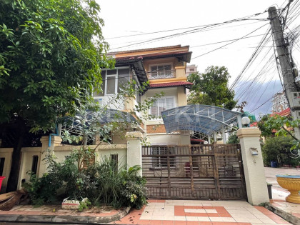 Twin Villa for Rent at Borey New World, Aeon Sensok Area Villa in Phnom Penh Capital