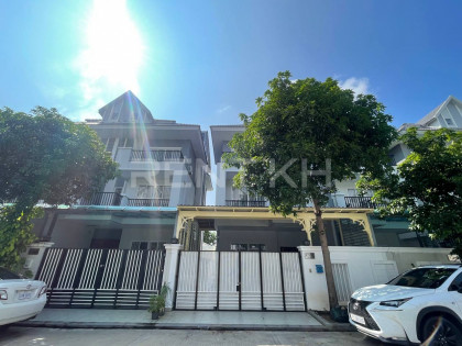 Twin Villa for Rent at Borey Phnom Penh Tmey, Russey Keo Villa in Phnom Penh Capital