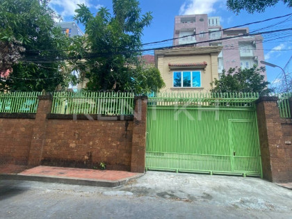 Single Villa at Toul Tom Poung Villa in Phnom Penh Capital