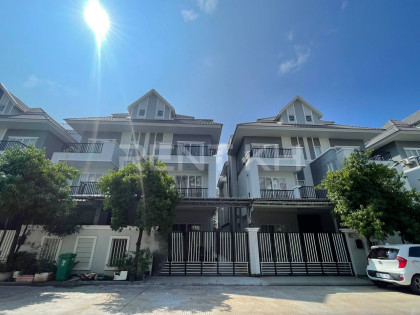 Twin Villa for Rent at Borey Phnom Penh Tmey, Russey Keo Villa in Phnom Penh Capital