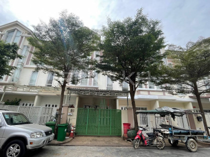 Link House for Rent at Borey Chip Mong Land Sen Sok Villa in Phnom Penh Capital