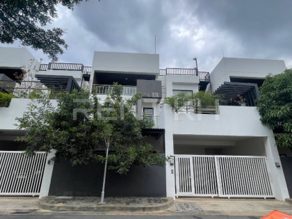 Single Villa for Rent at Sangkat Boeung Kak, Toul Kork Villa in Phnom Penh Capital