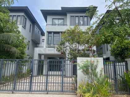 Queen Villa​ For Rent in Chip Mong Land, ParkLand 50M Villa in Phnom Penh Capital