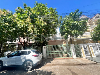 Twin Villa for Rent at Borey New World, Aeon Sen Sok Area Villa in Phnom Penh Capital