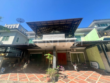 Link House for Rent at Borey 999, Sangkat Boeng Tumpun Villa in Phnom Penh Capital