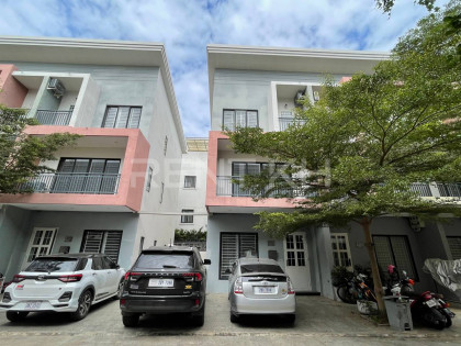 Link House for Rent at Borey Arata Sensok Villa in Phnom Penh Capital