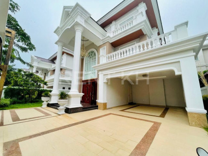 Prince (A) Villa for Rent​ in Borey Peng Houth Boeung Snor Villa in Phnom Penh Capital