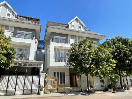 LA Villa for Rent in Borey Phnom Penh Thmey (Crystal Park) Villa in Phnom Penh Capital