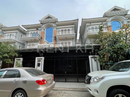 Twins Villa for Rent in Borey Vimean Phnom Penh St.598 Near Aeon2 Villa in Phnom Penh Capital