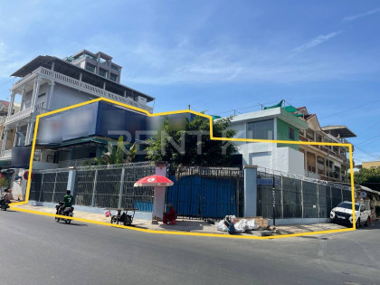 Shop for Rent at Tuek L'ak Ti Pir,Tuol Kork Building in Phnom Penh Capital