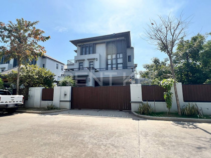 Single Villa for Rent in Borey Chip Mong​ 598 Villa in Phnom Penh Capital