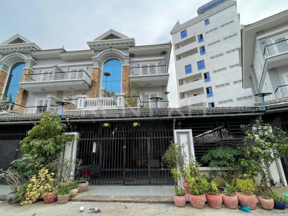 Twins for Rent in Borey Vimean Phnom Penh St.598 Near Aeon2 Villa in Phnom Penh Capital