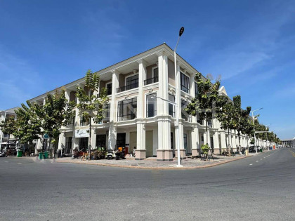 Shophouse Corner for rent in Borey Peng huoth Boeung snor Flat in Phnom Penh Capital