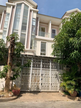 Link House for Rent at Borey Chip Mong Sen Sok Villa in Phnom Penh Capital