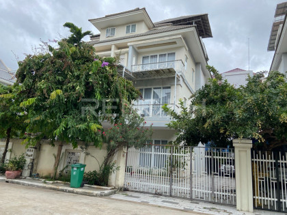 Villa House for Rent at Phnom Penh Thmey Sen Sok Villa in Phnom Penh Capital