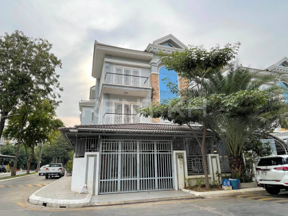 Twins Villa for Rent in Borey Vimean Phnom Penh St.598 Near Aeon2 Villa in Phnom Penh Capital