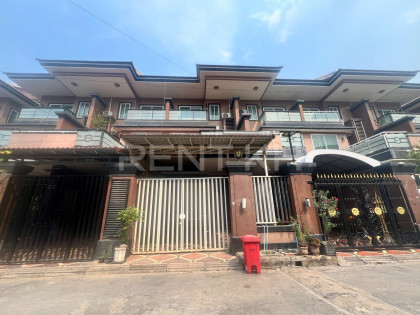 Link House  for Rent in Borey 999 Teuk Thla Villa in Phnom Penh Capital