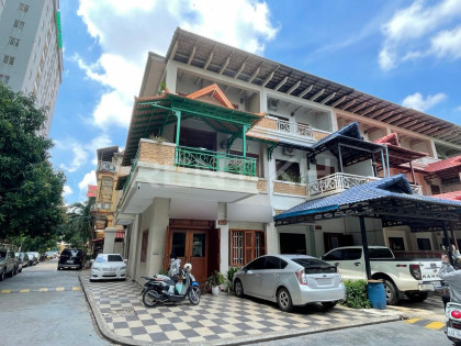 Flat for Rent at Peng Huoth, Sangkat Phnom Penh Thmei Flat in Phnom Penh Capital