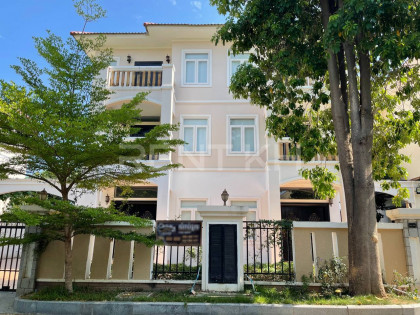 Single Villa in Borey Grand Chrouy Changvar Villa in Phnom Penh Capital