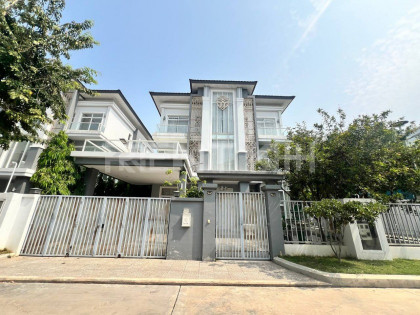 Queen Villa for Rent at Borey Varina Sen Sok Villa in Phnom Penh Capital