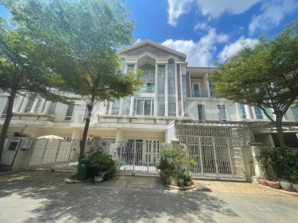 Link House for Rent at Borey Chip Mong Land Sen Sok Villa in Phnom Penh Capital