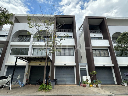 Shophouse for rent at borey pnhom penh park Flat in Phnom Penh Capital