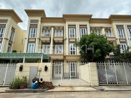 Link House for Rent in Borey Mekong Royal 6A Villa in Phnom Penh Capital