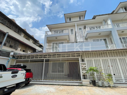 Twin Villa for Rent at Borey Pnom Penh Thmey(North Bridge) , Tuek Thla Villa in Phnom Penh Capital