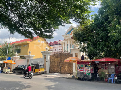 Villa for Rent near Tuol Tumpung Market Villa in Phnom Penh Capital