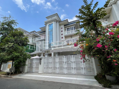 Queen Villa for Rent at Borey Orkide 2004 Sen Sok Villa in Phnom Penh Capital